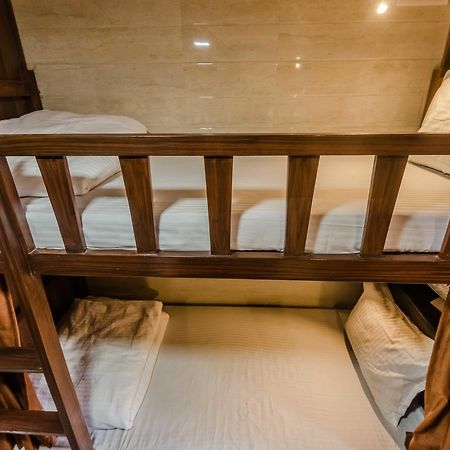 Awesome Dormitory - Men Only 뭄바이 외부 사진