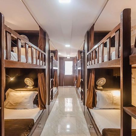 Awesome Dormitory - Men Only 뭄바이 외부 사진
