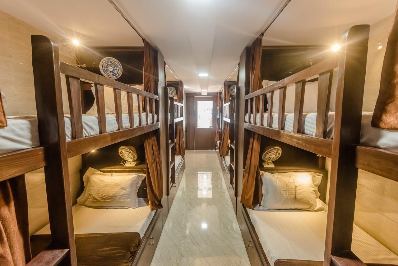 Awesome Dormitory - Men Only 뭄바이 외부 사진